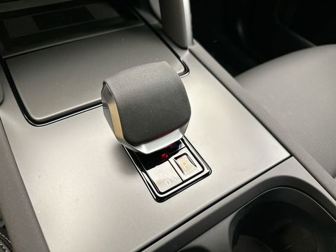 Used 2025 Land Rover Discovery Sport Dynamic SE image 9