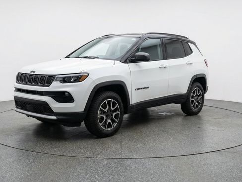 Used 2025 Jeep Compass Trailhawk AWD/4WD image 3