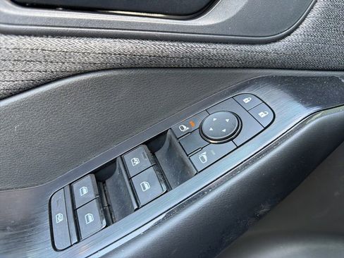 Used 2023 Nissan Rogue S AWD/4WD image 19
