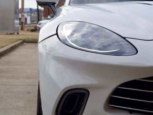 Used 2022 Aston Martin DBX image 10