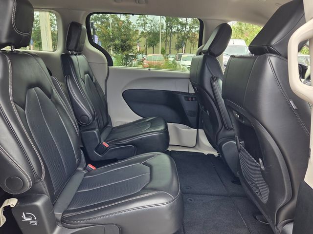 Used 2024 Chrysler Pacifica Touring-L FWD image 15