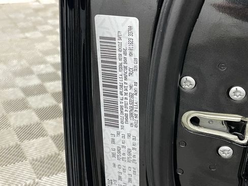 Used 2018 RAM 1500 Laramie AWD/4WD image 35