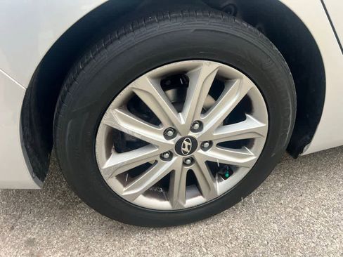 Used 2015 Hyundai Elantra SE w/ Option Group 03 image 12