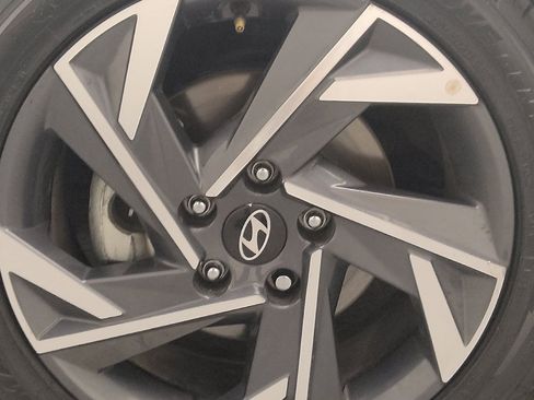 Used 2025 Hyundai Elantra SEL FWD image 31