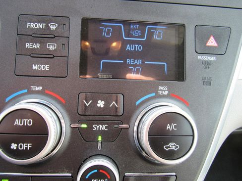 Used 2017 Toyota Sienna LE w/ Outdoor Package image 21