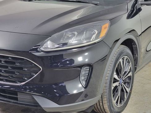 Used 2022 Ford Escape SE w/ SE Sport Appearance Package image 9