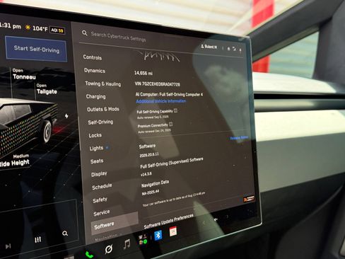 Used 2024 Tesla Cybertruck AWD Crew Cab image 33