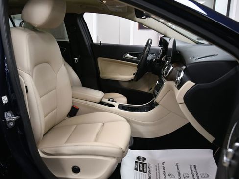 Used 2018 Mercedes-Benz GLA 250 4MATIC image 31