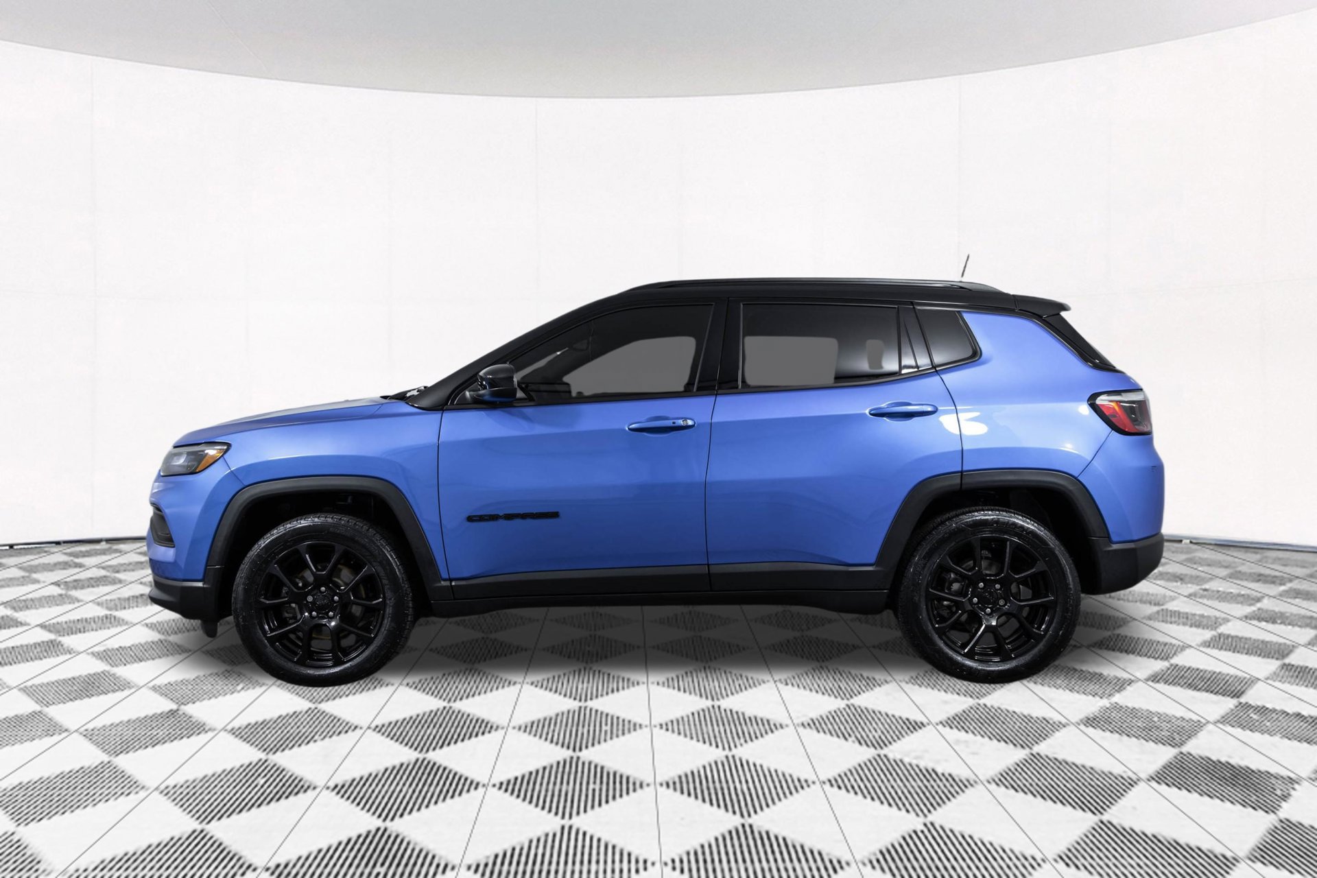Used 2022 Jeep Compass Latitude w/ Sun and Sound Group AWD/4WD image 13