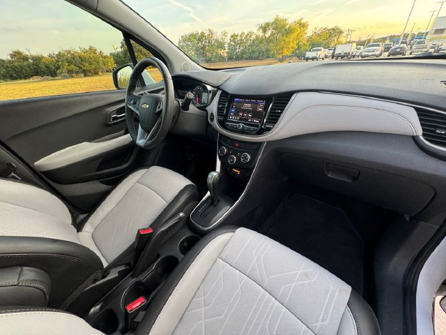 Used 2020 Chevrolet Trax LT w/ LT Convenience Package FWD image 32