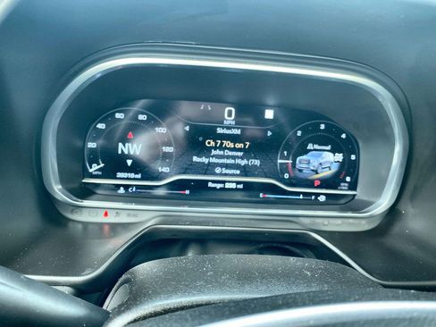 Certified 2023 GMC Yukon SLT w/ SLT Premium Package AWD/4WD image 10