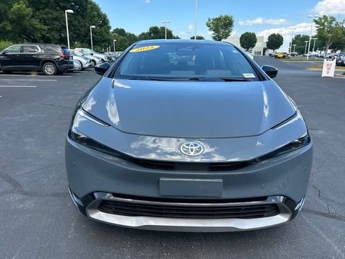 Used 2024 Toyota Prius XLE FWD image 2