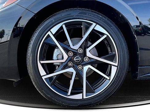 Certified 2025 Nissan Sentra SR w/ SR Premium Package image 33