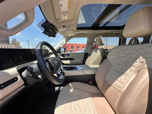 Certified 2025 Nissan Armada Platinum RWD image 13