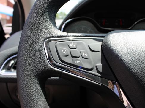 Certified 2018 Chevrolet Cruze LT FWD image 12