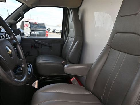 Used 2016 Chevrolet Express 3500 image 3
