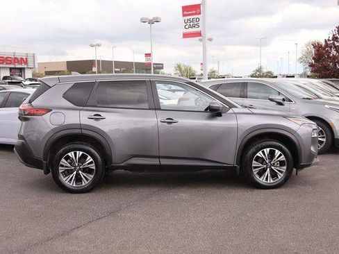 Used 2023 Nissan Rogue SV image 5