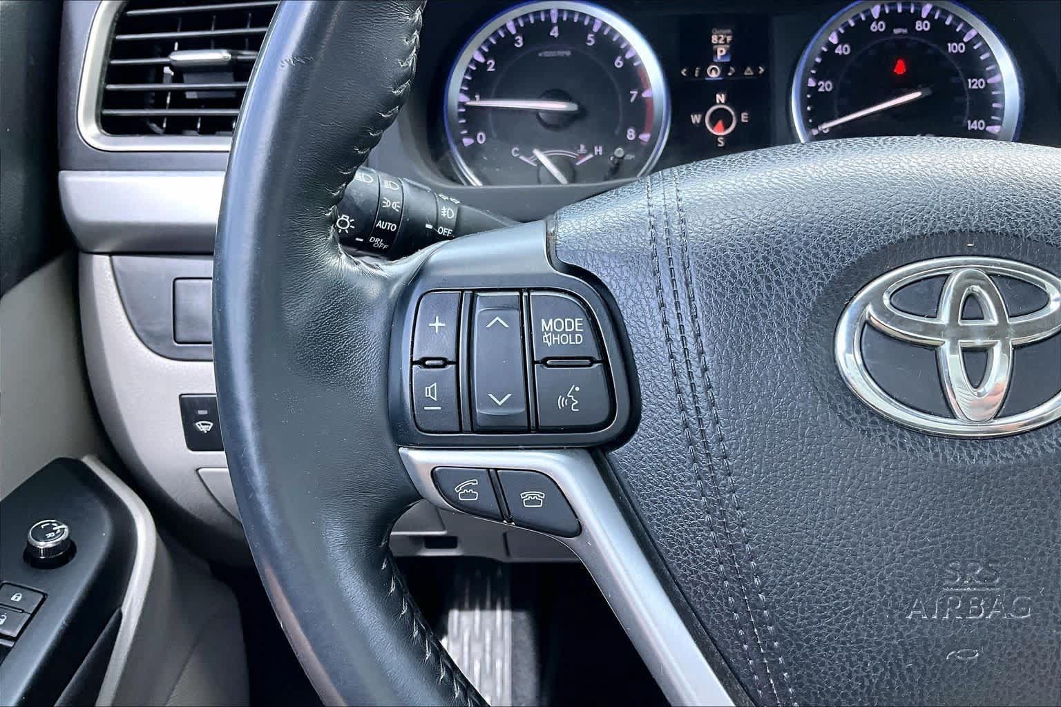 Used 2016 Toyota Highlander Limited FWD image 23