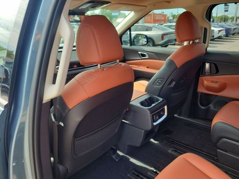 New 2026 Kia Carnival Hybrid FWD image 17