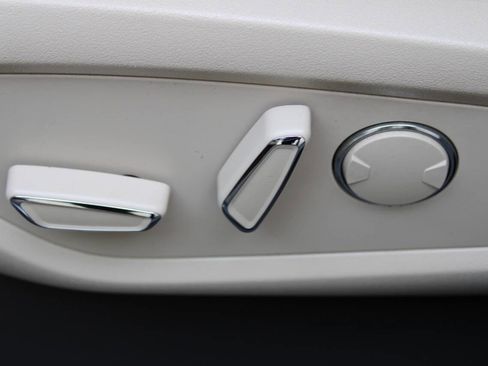 Used 2018 Lincoln MKX Premiere image 30