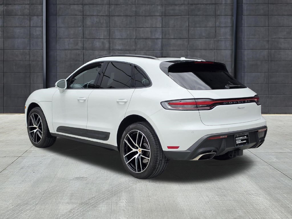 Certified 2026 Porsche Macan AWD/4WD image 3