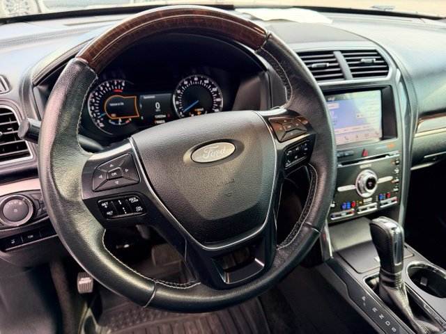 Used 2018 Ford Explorer Platinum AWD/4WD image 32
