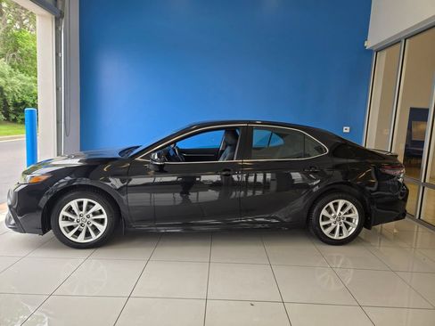 Used 2023 Toyota Camry SE FWD image 4