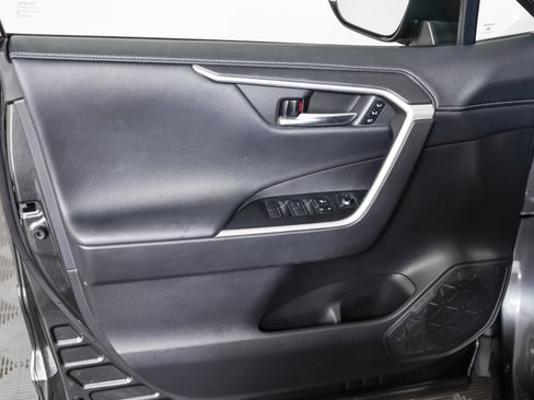 Used 2021 Toyota RAV4 Limited image 23