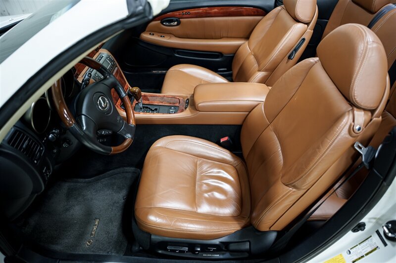 Used 2005 Lexus SC 430 Convertible RWD image 16
