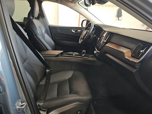 Used 2023 Volvo XC60 B5 Plus w/ Protection Package Premier AWD/4WD image 9