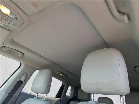 Used 2018 Jeep Compass Latitude w/ Popular Equipment Group FWD image 9