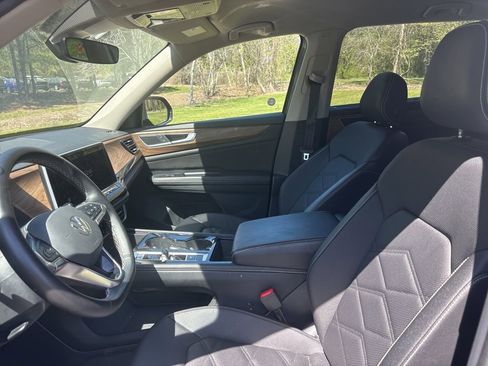 Used 2025 Volkswagen Atlas SE image 11