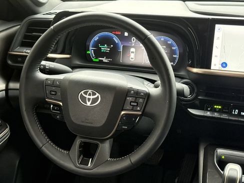 Used 2026 Toyota Crown AWD/4WD image 13
