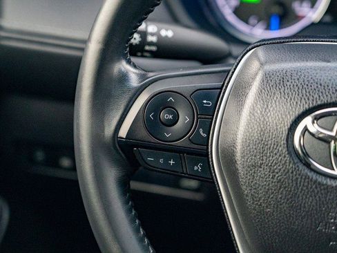 Used 2021 Toyota Venza LE image 25