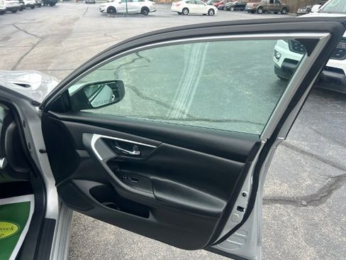 Used 2016 Nissan Altima 2.5 S w/ Power Driver Seat Package FWD image 10