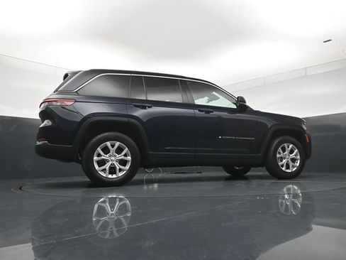 Used 2023 Jeep Grand Cherokee Limited w/ Luxury Tech Group II AWD/4WD image 23