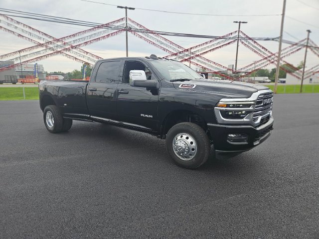 Used 2025 RAM 3500 Limited w/ Towing Technology Group AWD/4WD image 2