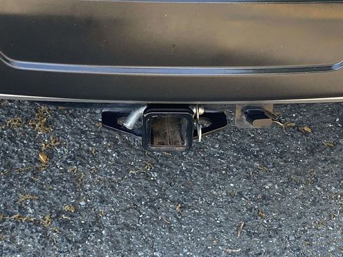 Used 2018 Ford Explorer XLT w/ Equipment Group 202A image 9