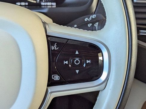 Used 2021 Volvo XC90 T6 Momentum w/ Advanced Package image 26