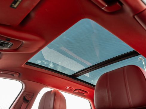 Certified 2023 Bentley Bentayga Extended Wheelbase AWD/4WD image 28