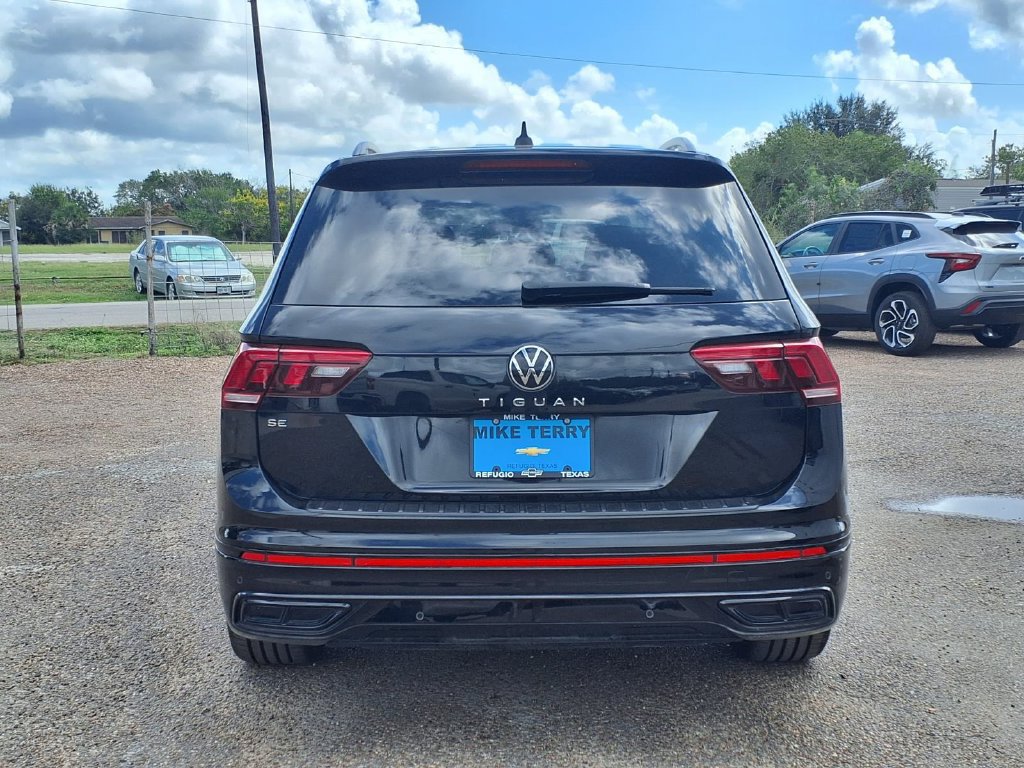 Used 2024 Volkswagen Tiguan SE R-Line FWD image 4