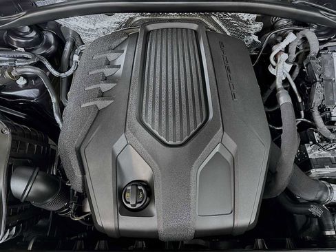 Certified 2025 Porsche Macan image 31