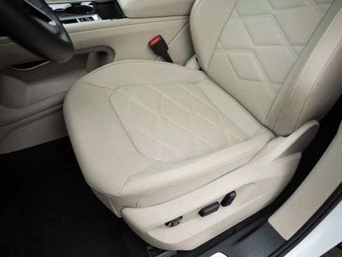 Used 2026 Volkswagen Atlas SE FWD image 15