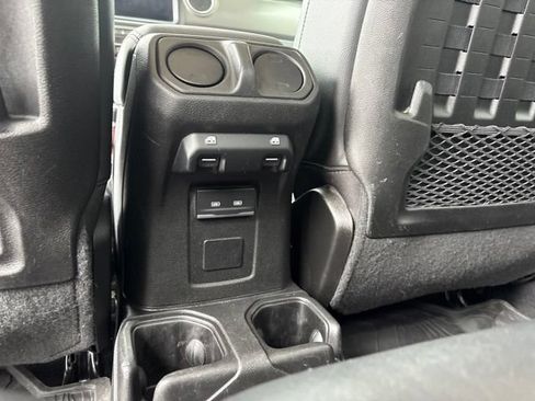 Used 2022 Jeep Gladiator Rubicon w/ Cold Weather Group AWD/4WD image 3
