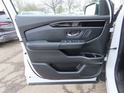 Certified 2023 Honda Pilot Touring image 19