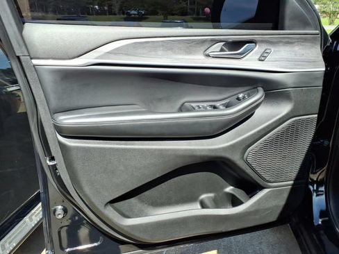 Used 2023 Jeep Grand Cherokee Limited AWD/4WD image 20