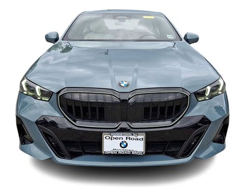Used 2026 BMW 530i xDrive w/ M Sport Package AWD/4WD image 2