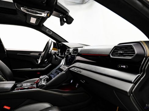 Used 2021 Lamborghini Urus image 54