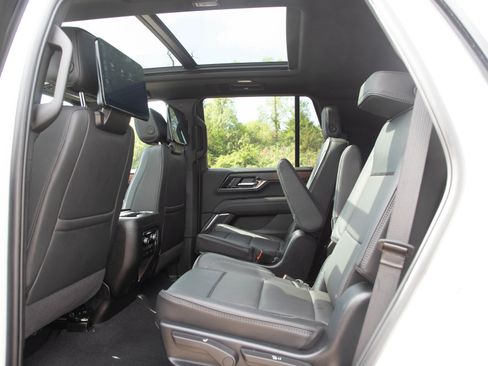Used 2025 GMC Yukon Denali w/ Denali Reserve Package AWD/4WD image 16