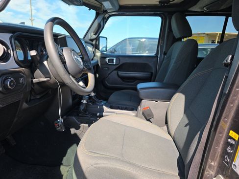 Used 2024 Jeep Wrangler Unlimited Sport AWD/4WD image 5